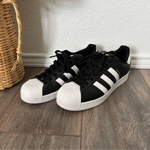 (9/9.5) Adidas Superstar Shoes